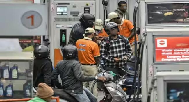 Indian Retailers Raise Fuel Prices